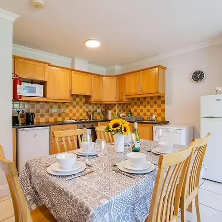 Semesterbostad 74 - 4 Bed Townhouse With Parking Galway